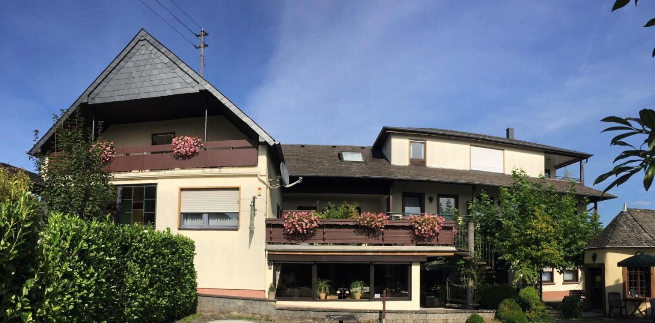 Pension Zum Golfstuebchen Echternacherbruck Buitenkant foto